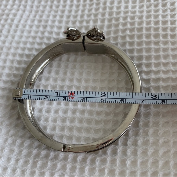 Betsy Johnson Rhinestone Bow Glitter Bangle Bracelet Black/silver - Picture 12 of 12